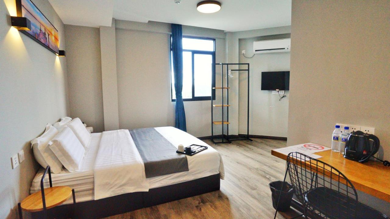 Paly Hotel سيمبورنا المظهر الخارجي الصورة